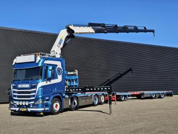 R520 V8 8x2/6 / HMF 70 tm + JUMBO AANHANGER